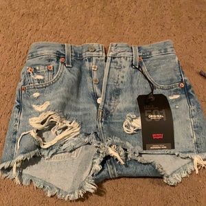 BRAND NEW LEVI SHORTS